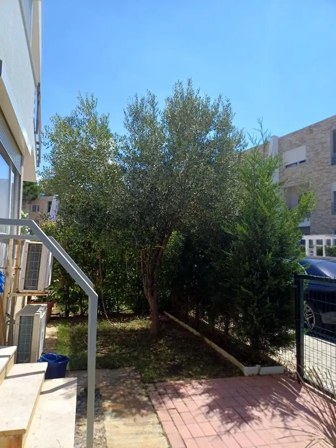 דורס Gjiri Lalzit Home 0*,